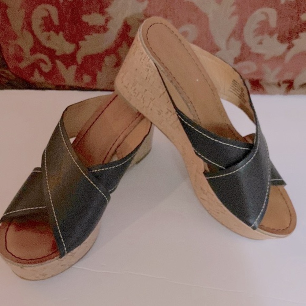Sonoma Life& Style women’s black wedge slip on sandals, cork style 3” heel-8.5 🌹